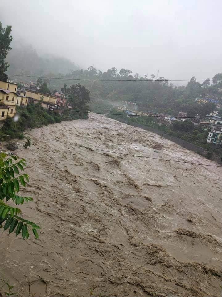 Alaknanda River Flowing above Warning level in Pauri
