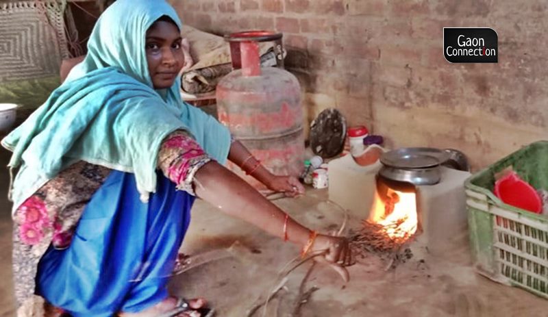 54% Indian households still using firewood, cow dung as cooking fuel: Study  - Gaonconnection | Your Connection with Rural India