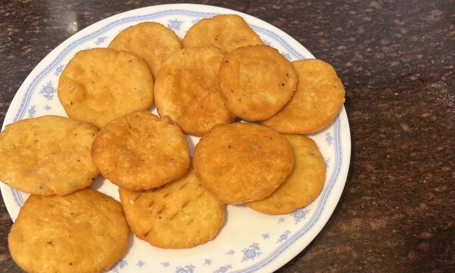 Mathri tastes wonderful if fried on medium low heat. 