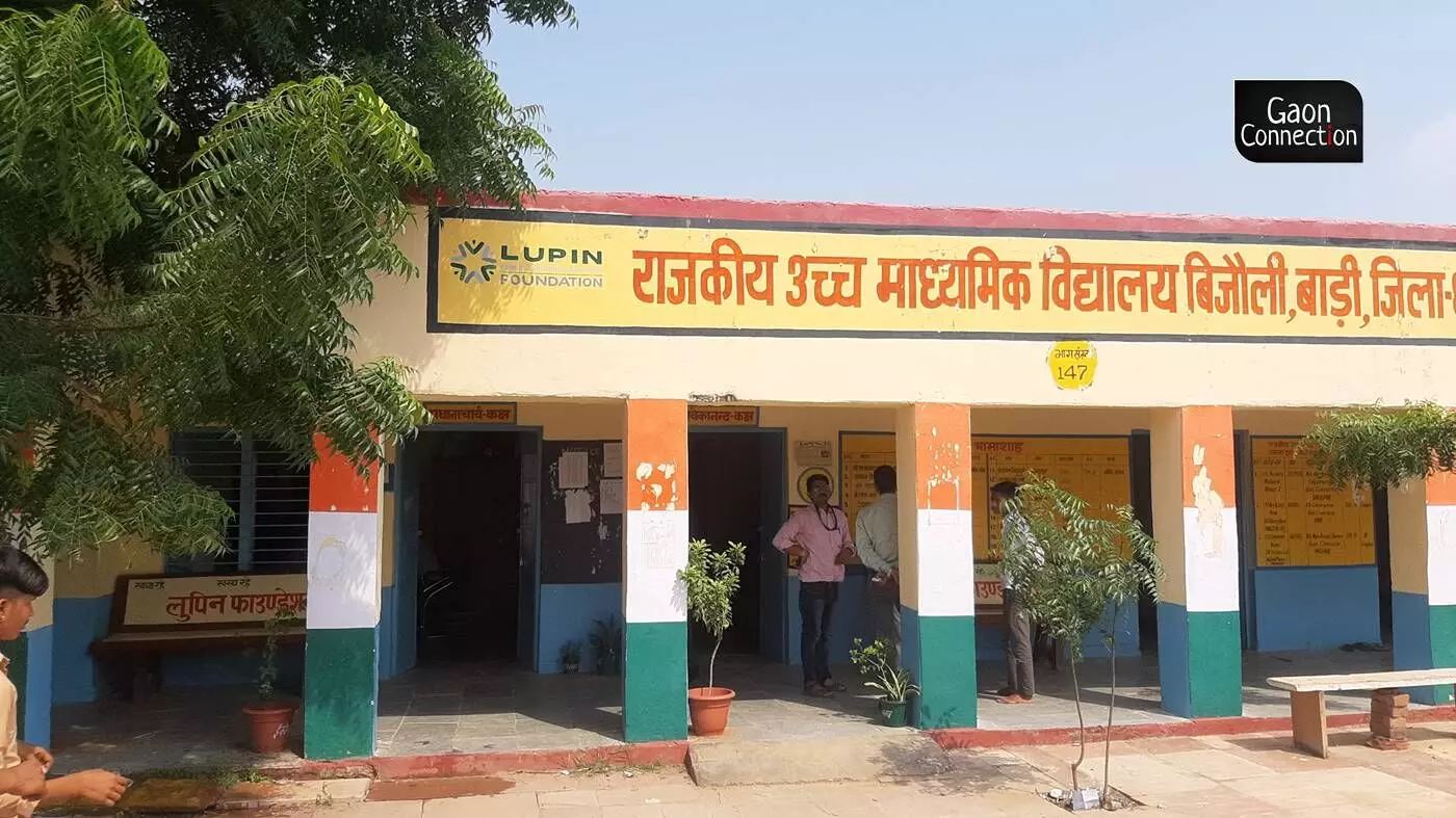 The Rajkiya Uchcha Madhyamik Vidyalaya, Bijauli, its only school was established in 1964. The Rajkiya Uchcha Madhyamik Vidyalaya, Bijauli, its only school was established in 1964.