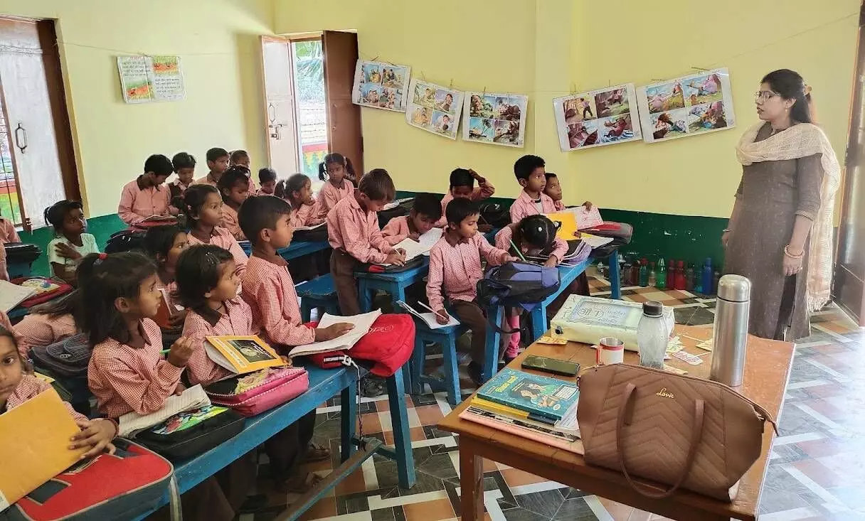  The 30-year-old assistant teacher at the Primary School in Bagahibhari village, Gorakhpur, has 59 students in her class.