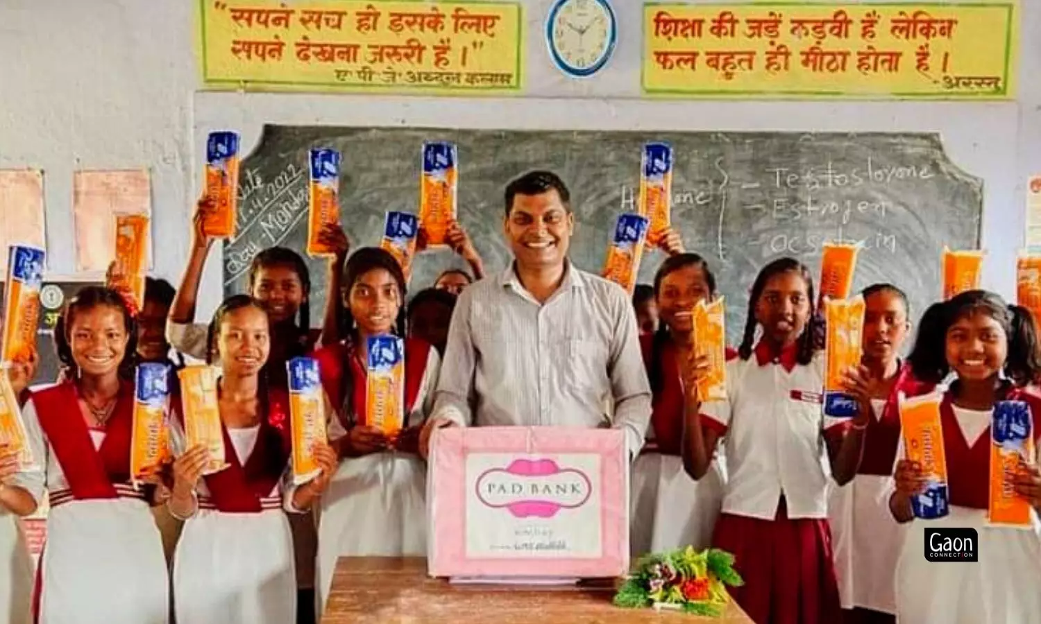 Tarun Kumar along with school girls to raise awareness on menstruation with his Ek Pad Ek Ped intiative. 