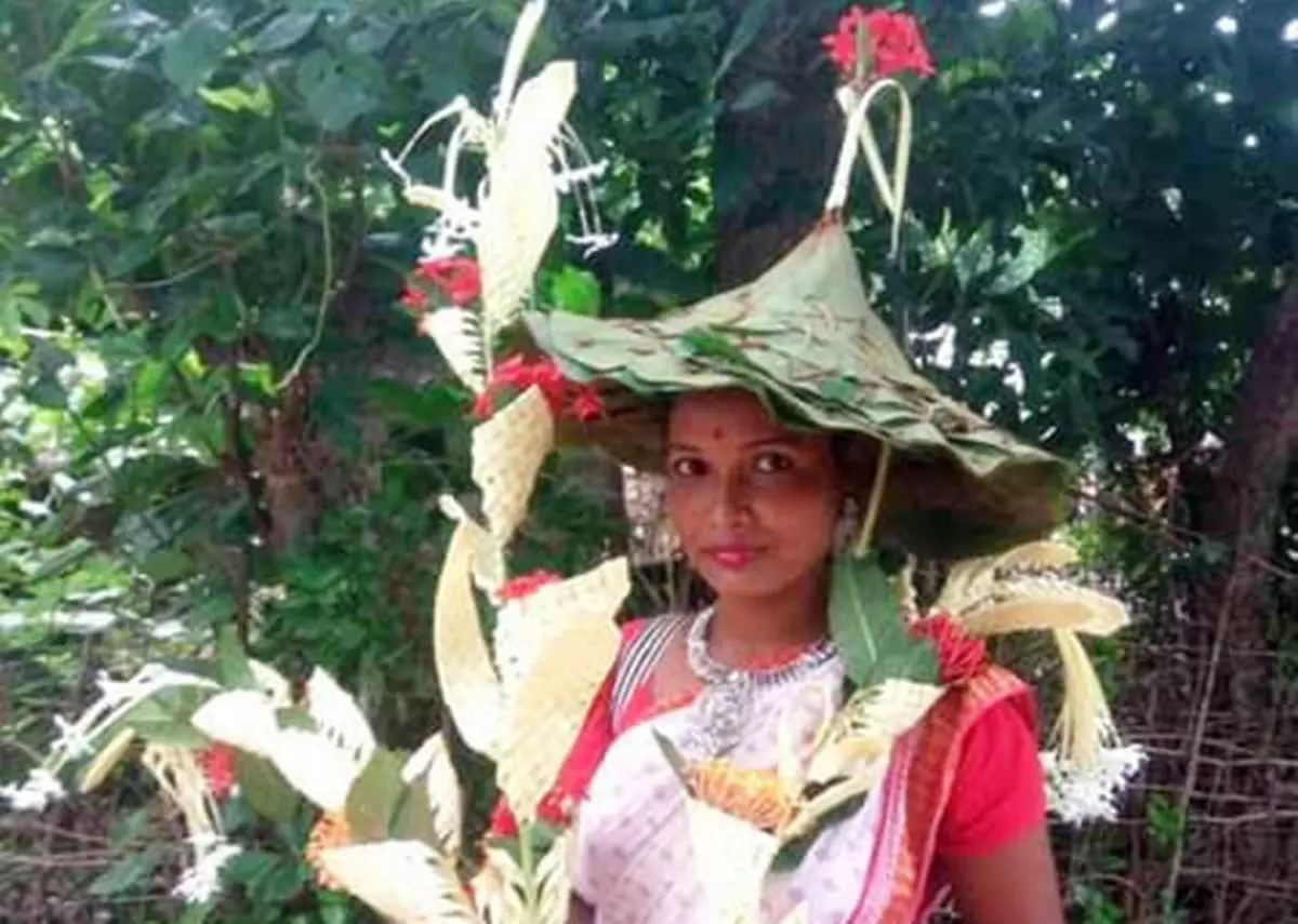 Arti Singh, a 28-year-old tribal artist from Salabani village under Nilgiri block in Balasore district. 