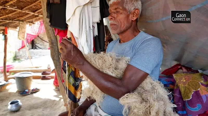 Everytime they make about 20 kgs of rope, Sitaram heads to the weekly market at Garhwa town, about 16 kms away, to sell it.