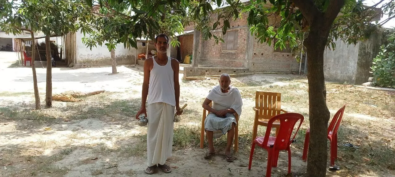 Girija Shankar Singh (right), the elder brother of Harinder Singh. 