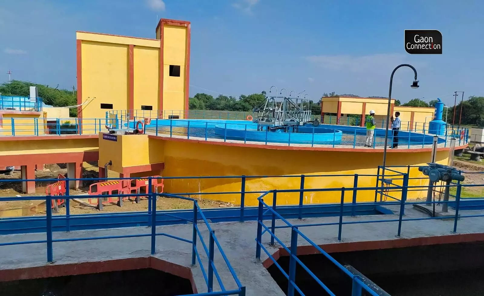 The filtration plant in Jhansis Purwa village supplies tapwater to 32 villages for two hours a day in the morning. Photo by Pratyaksh Srivastava