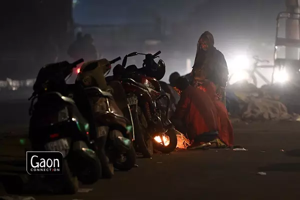 Rickshaw pullers often burn wood, plastic bags and paper to keep themselves warm in the winters.